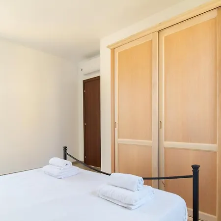 Yellow House-villetta Con Giardino Appartamento Oristano