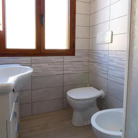 Yellow House-villetta Con Giardino Appartamento