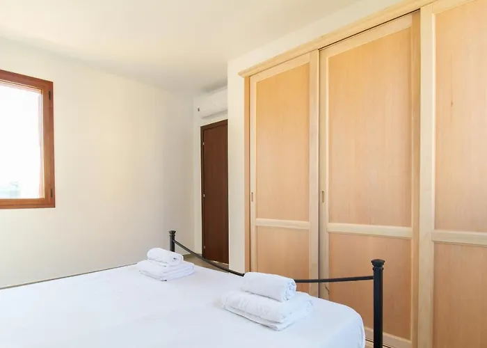 Yellow House-villetta Con Giardino Appartamento Oristano