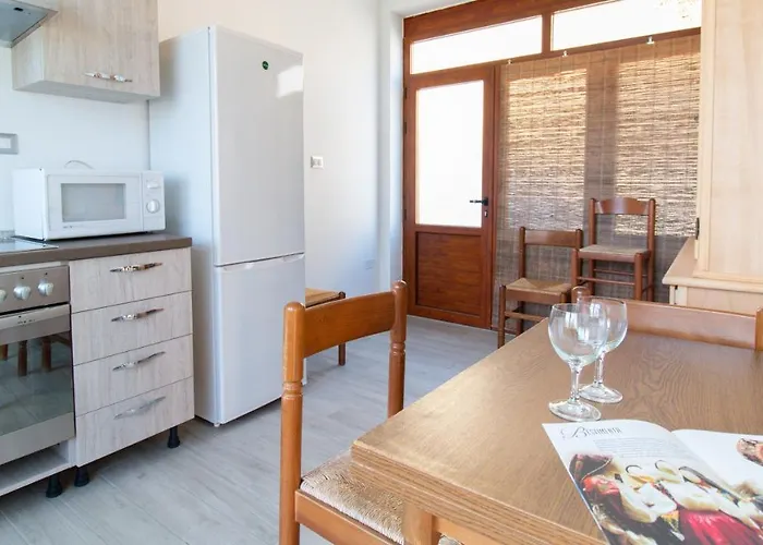 Yellow House-villetta Con Giardino *