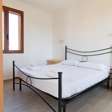 Apartment Yellow House-villetta Con Giardino Oristano
