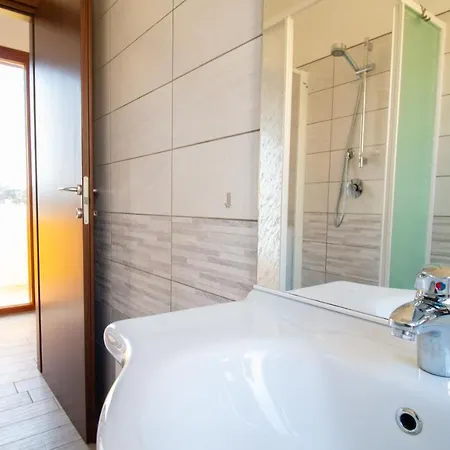 Apartment Yellow House-villetta Con Giardino Oristano